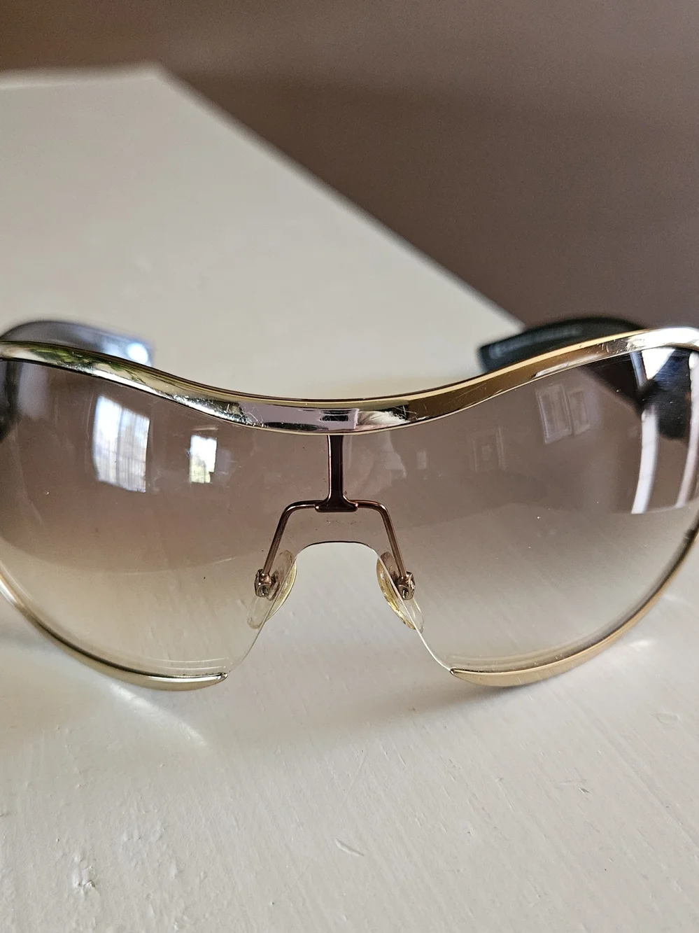 Vintage Gucci Gold Women's Sunglasses with Gradient Brown Lenses